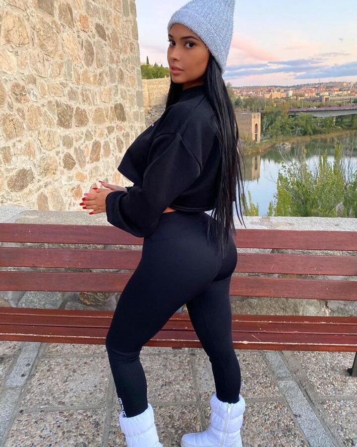 On Instagram- ana paula saenz oficial gm