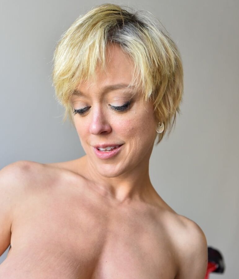 Dee First Class XXX MILF SET - CoViD-
