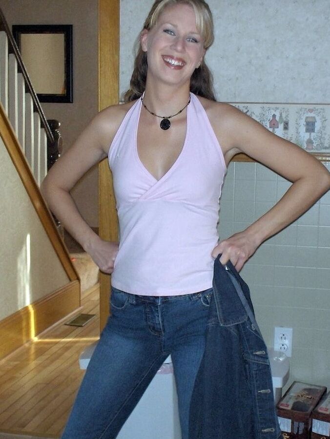 Exposed - Comment This Skinny Blonde
