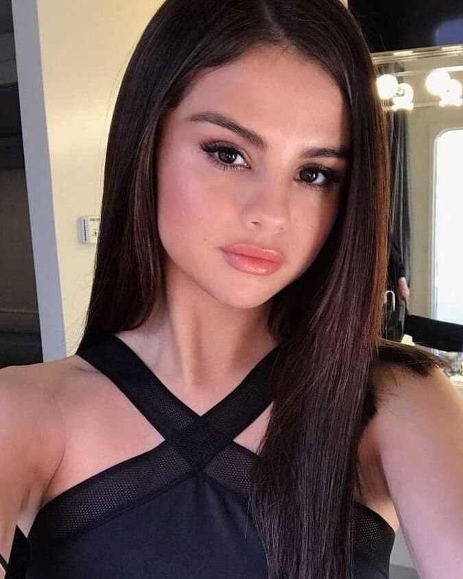 Selena Gomez Hot Pictures