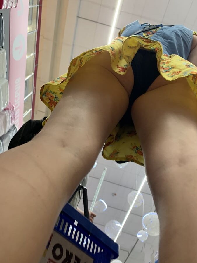 Upskirt mommy