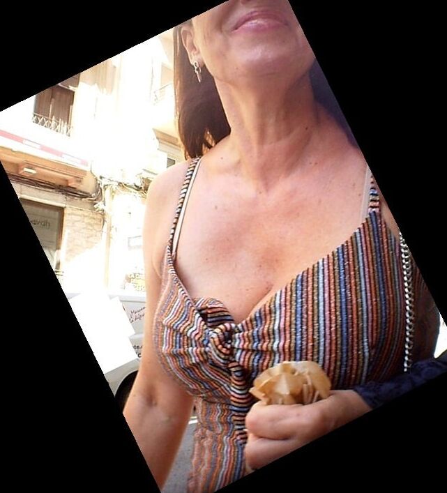 BUSTY MILF