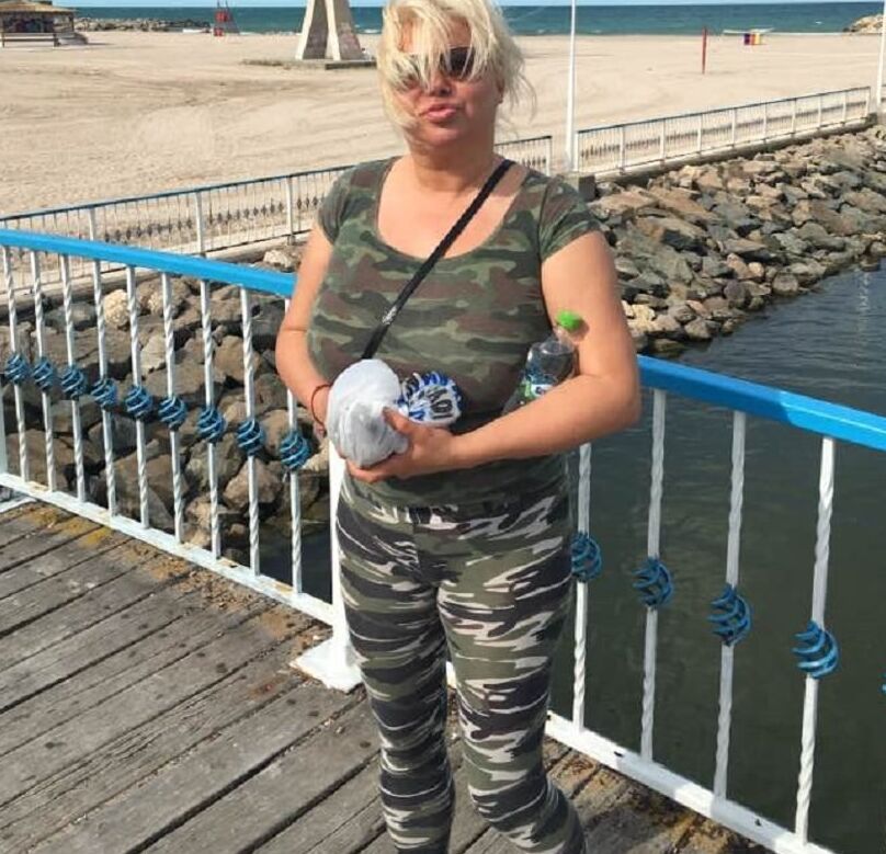 ROU ROMANIAN MILFS SLUT MOM IS A ESCORT IN THE US