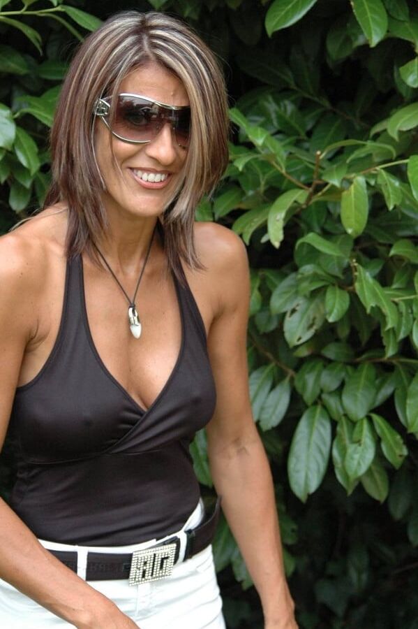 brune milf wonderfull exposed