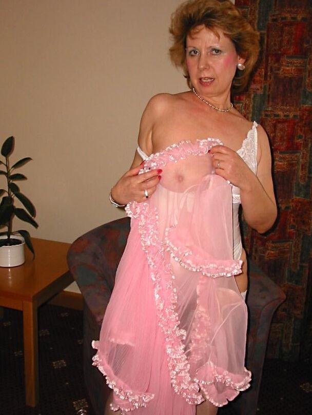 Mature Michelle Loves Her Glass Dildo