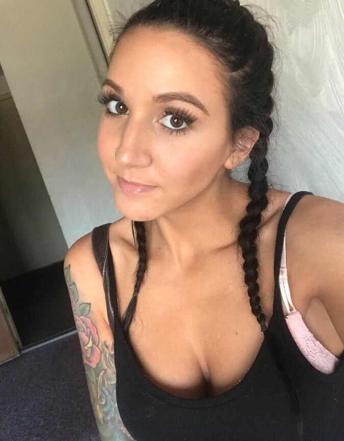 HOT Niagara Falls, NY Girl