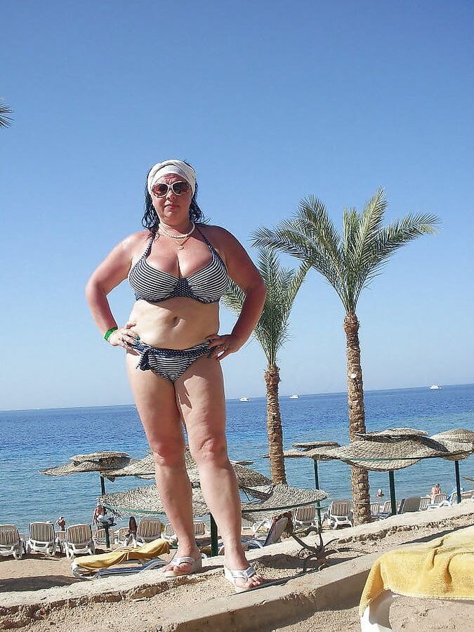 Chubby woman with chunky tits