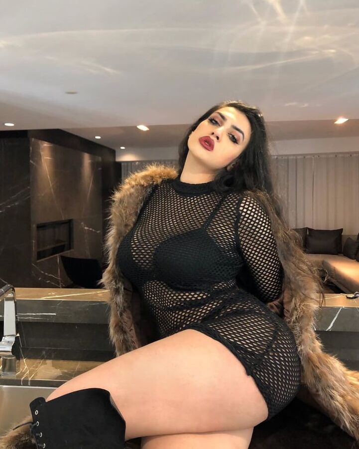 Sexy Busty Arab Loves Fucking