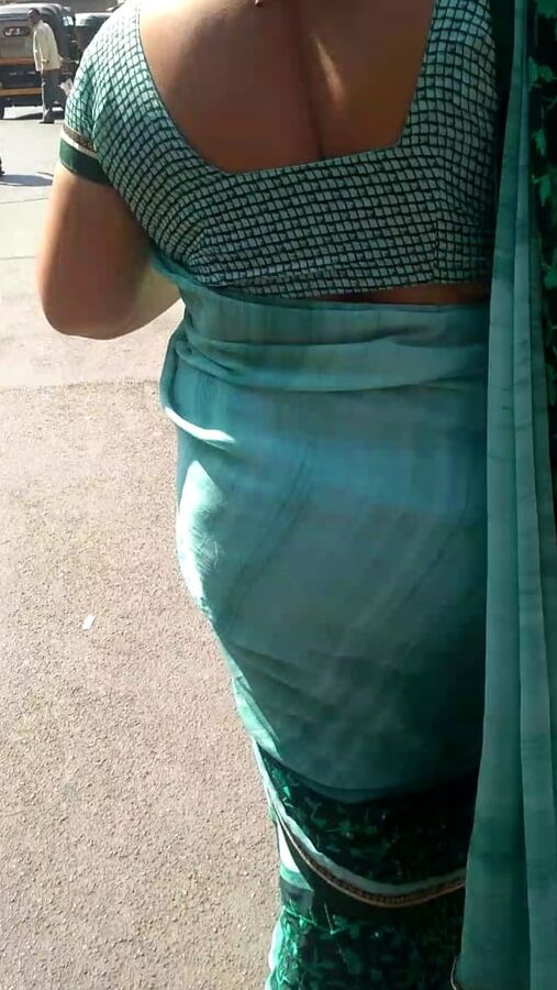 Hot indian aunty in saree
