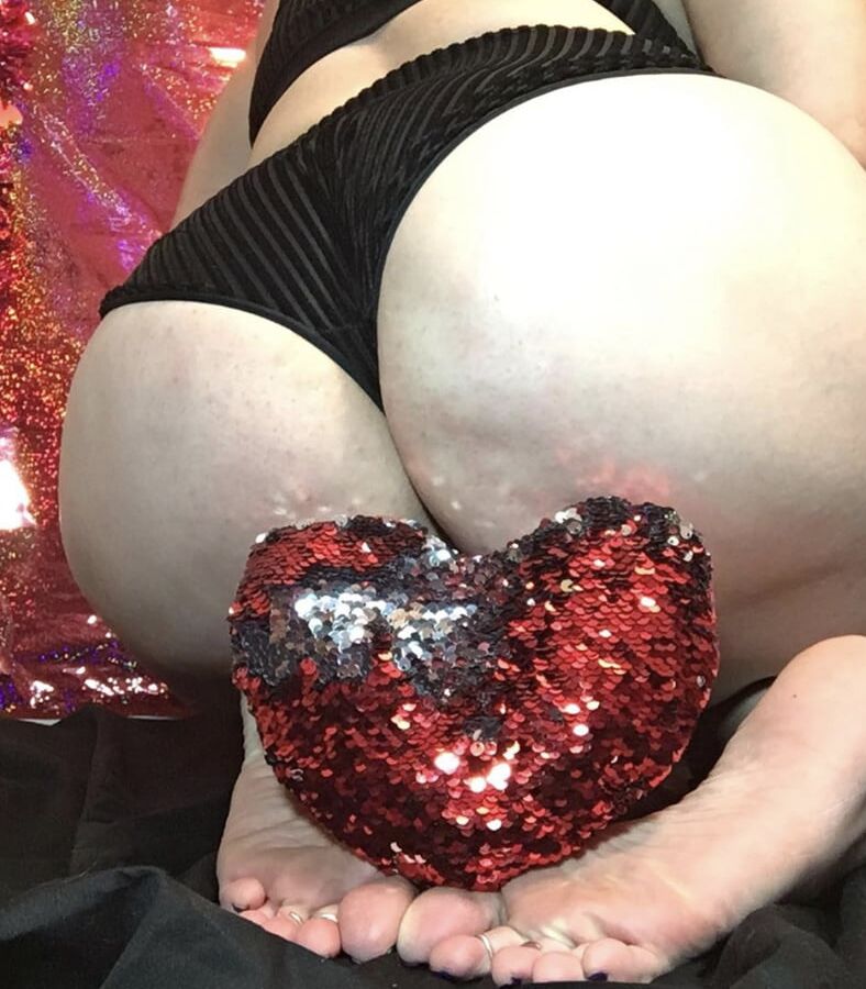 Pretty feet and ass pt