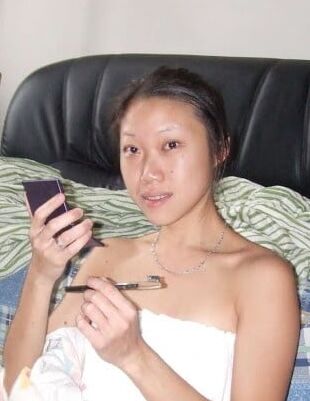 SDRUWS - MARRIED CHINESE SLUT SPREADS HER PUSSY