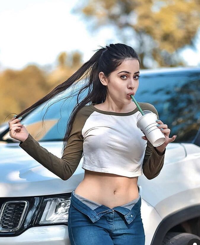 Insta Braless Chicks