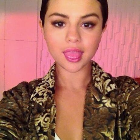 SELENA GOMEZ, PLEASE LICK MY DICK !!!