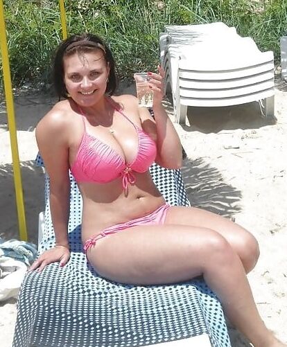 Chubby woman with chunky tits