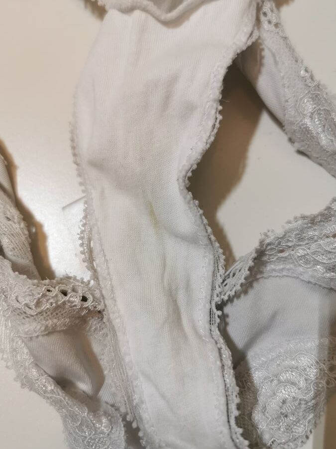 Worn thongs, getragene Strings, getragene Slips