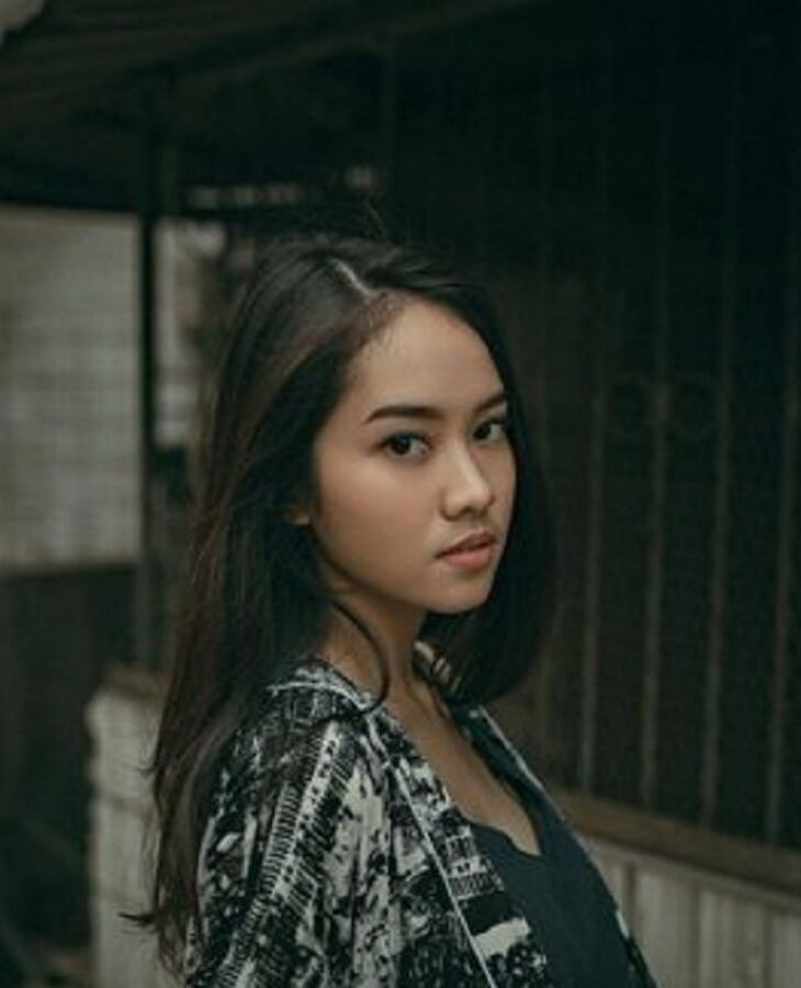 Hot Indonesian Girl (Sonia Secioria)