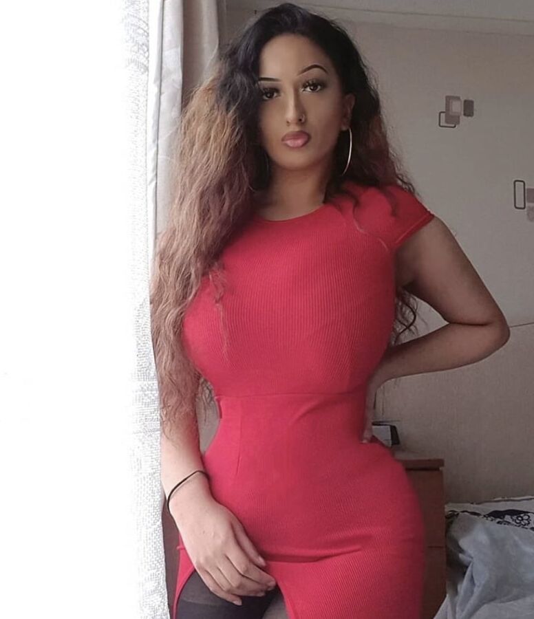 Aqsa Ghafoor busty slut uk