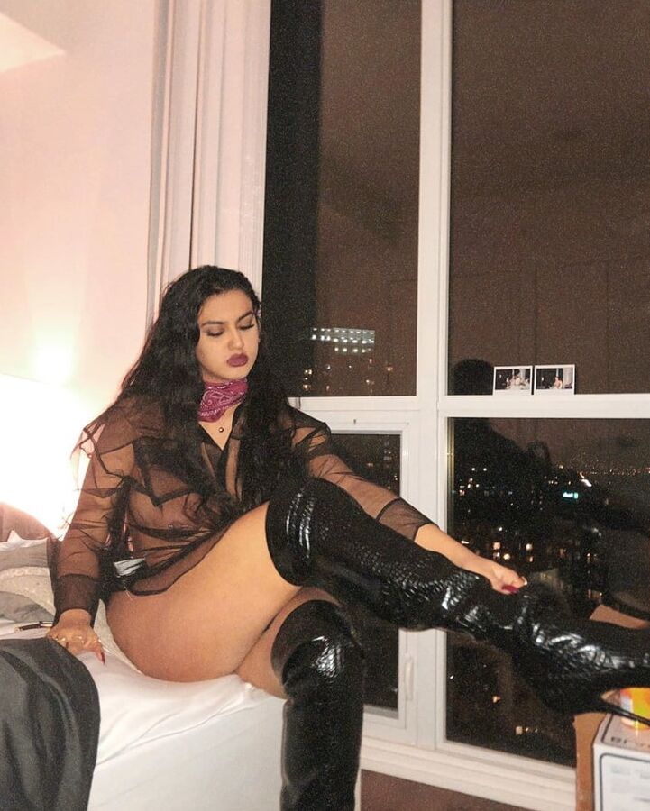 Sexy Busty Arab Loves Fucking