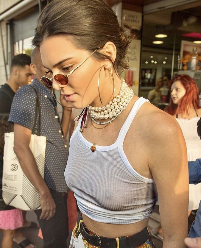 Braless Insta Babes