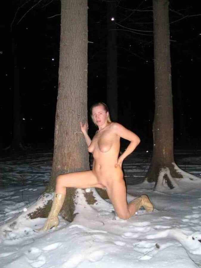 cracy russian naked in the snow! (photo exchange)