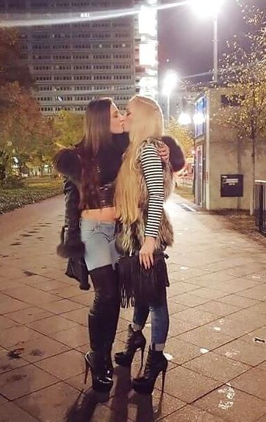 LADIES ARE VERY SEXY AND FUCK A LOT IN LEATHER