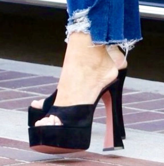 Sofia Vergara in high heels mules