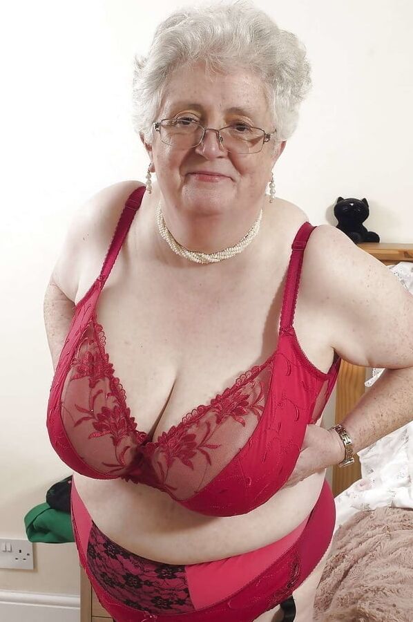 Grannies and matures naked in red