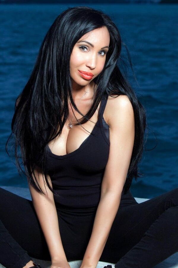 HOT Amanda Gugliotti