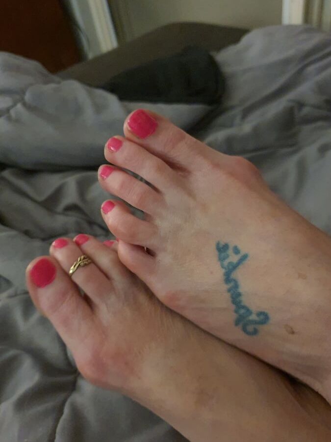Pink toes