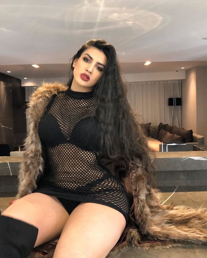 Sexy Busty Arab Loves Fucking