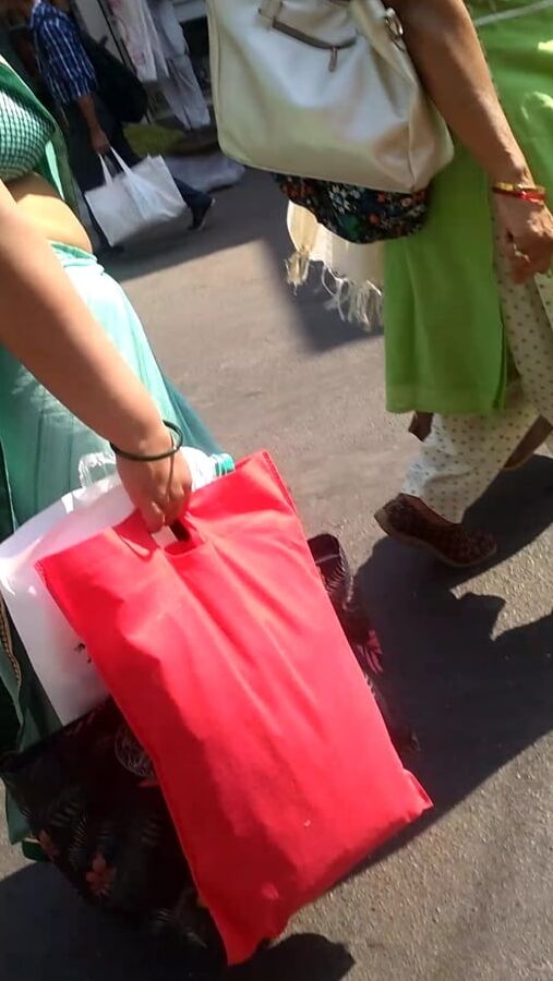 Hot indian aunty in saree