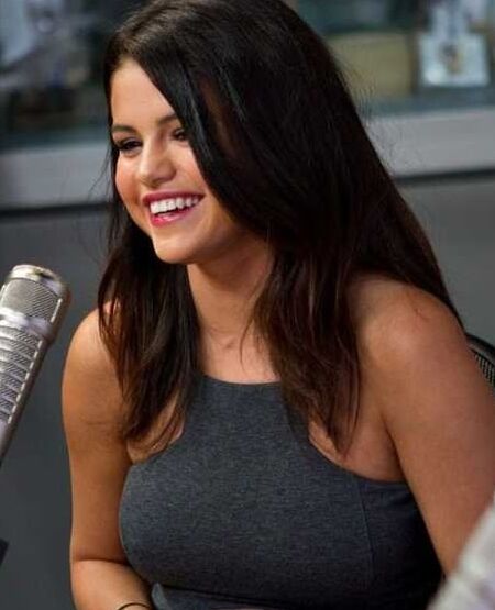 Selena Gomez Hot Pictures