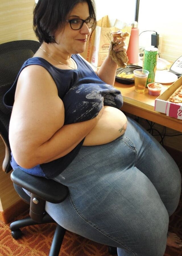BBW Jiggly Bellies Make Me Hard