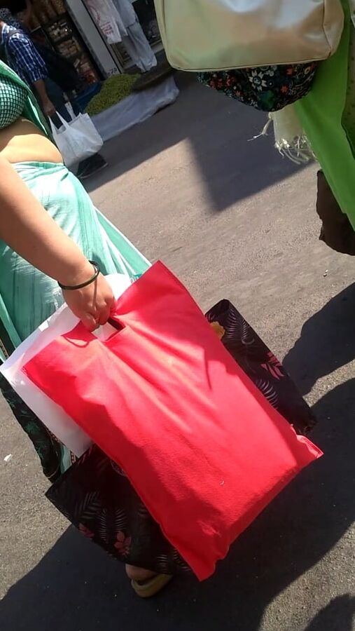 Hot indian aunty in saree