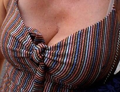 BUSTY MILF