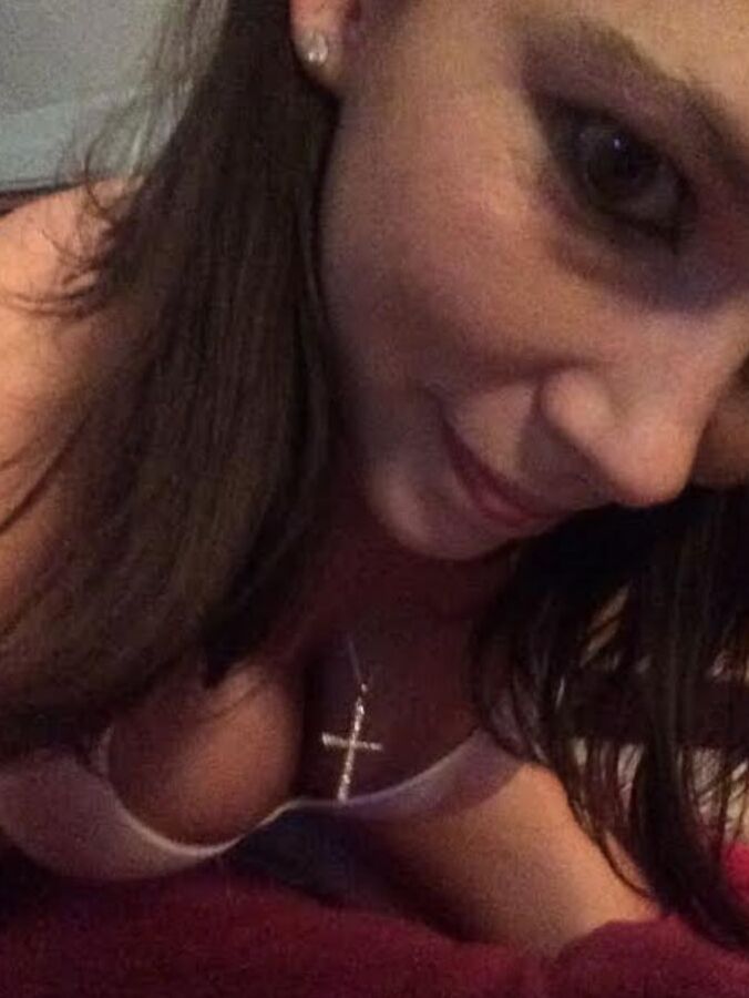 Hot wife Carlee exposed