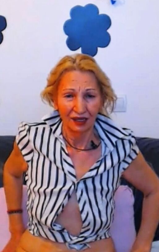 CURVA RUMANIAN SLUT VIORICA
