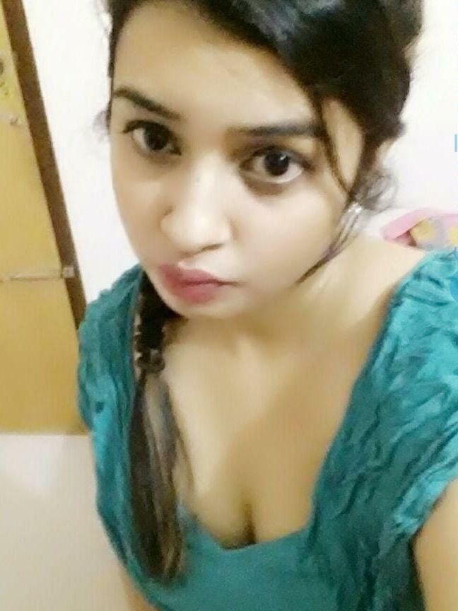 Unknown Desi Girl (Nudes)