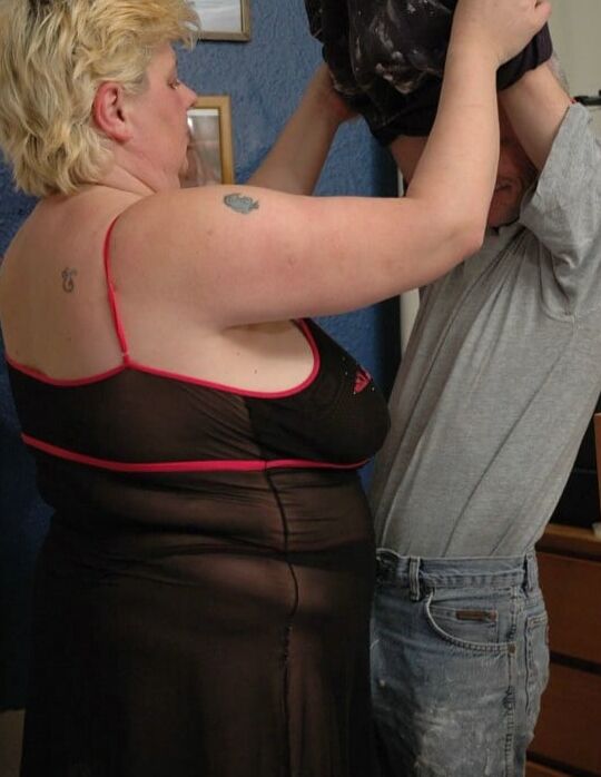 Gallery : Housewife Sue