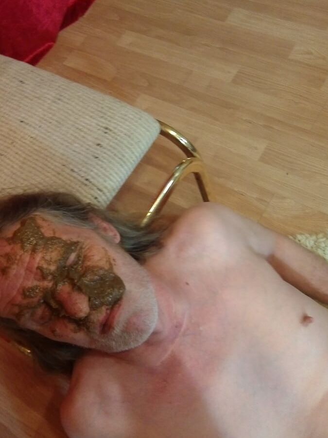 Der ist total am Ende - gebt ihm den Rest
