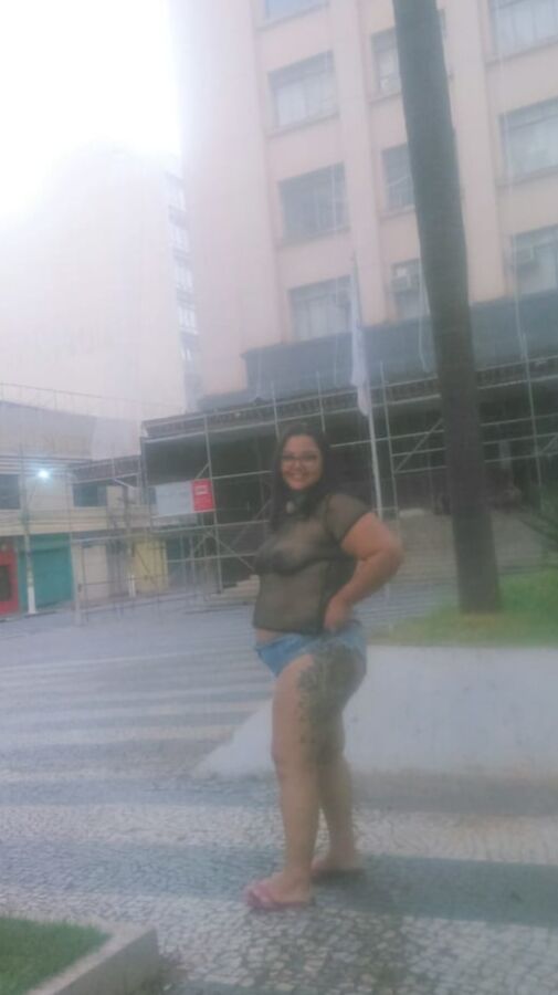 MOSTRANDO ASTETAS NA RUA COM CAMISA TOTALMENTE TRANSPARENTE