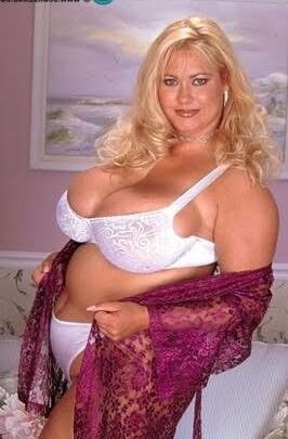 SEXY SAMANTHA G SUCK MY TITTIES