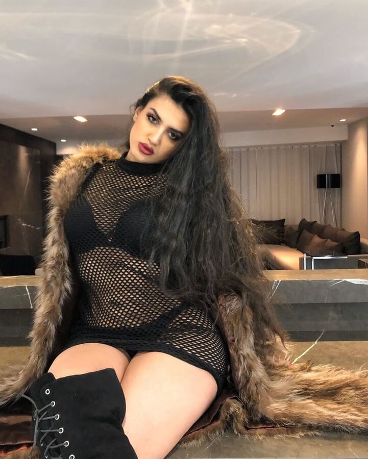 Sexy Busty Arab Loves Fucking