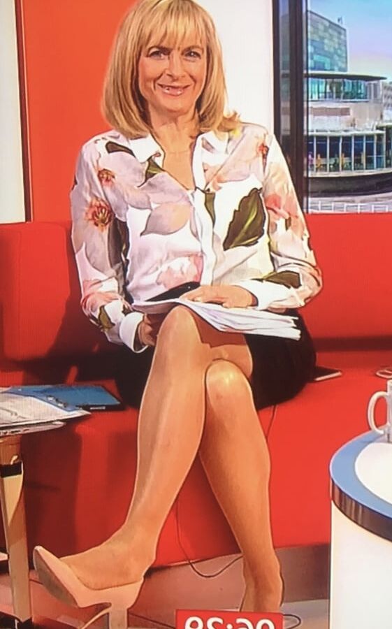 Todays Wank Target..Louise Minchin Loves To Watch Us Wank