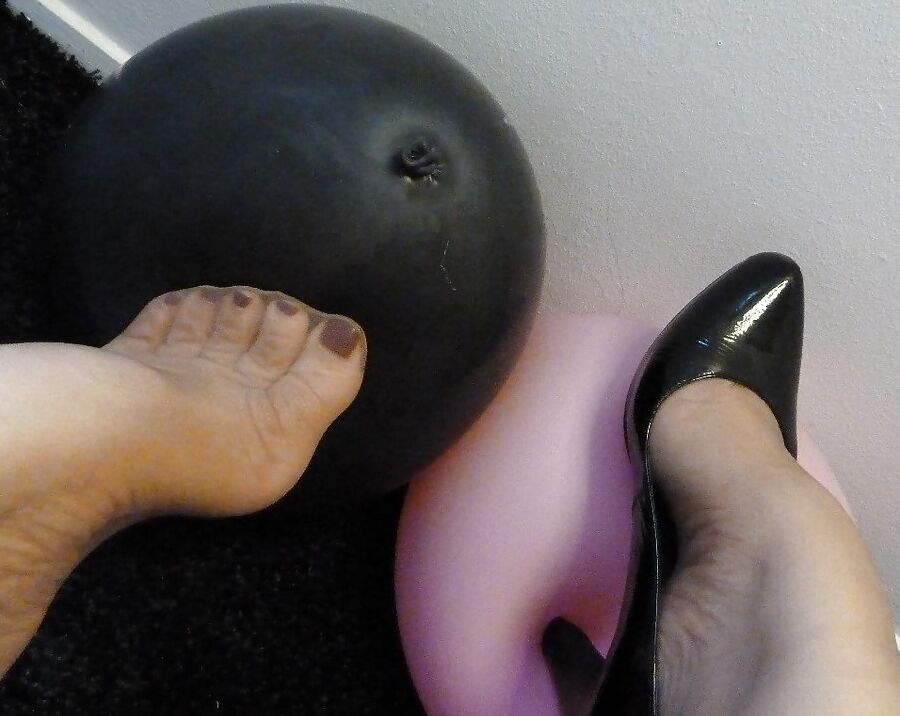Foot Lovers Galore!
