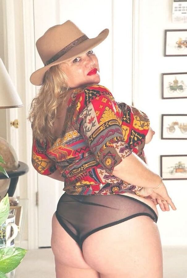MILF Crummy in hat