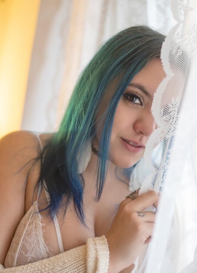 Curvy Babe Samis