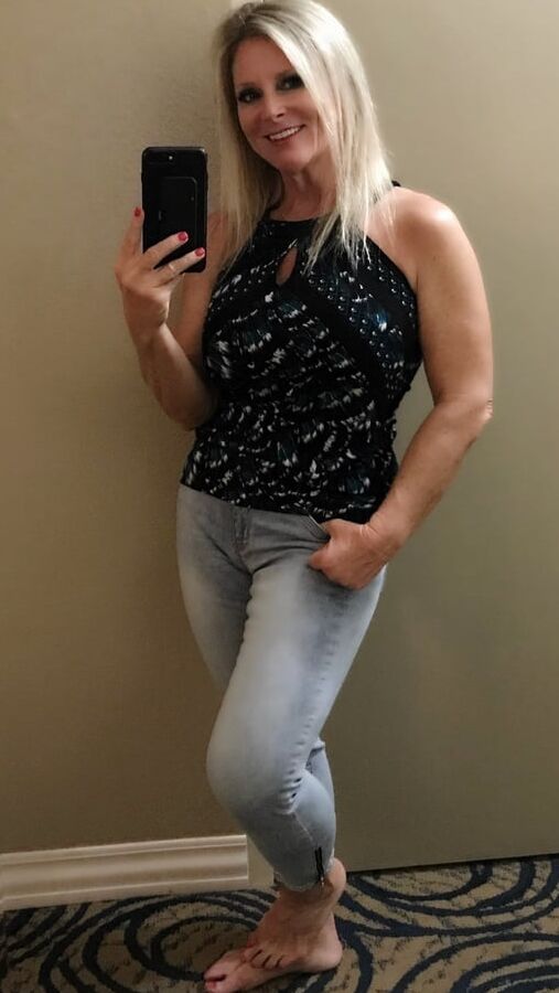 Sexy MILF Heather Big Tits Loves To Flash Her Cunt in Public