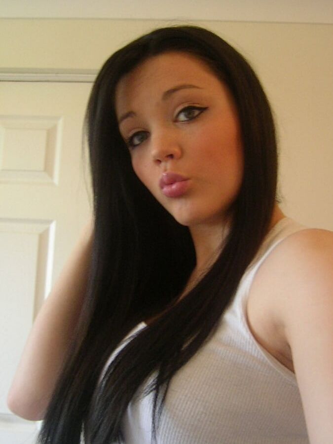 brune bien excitante