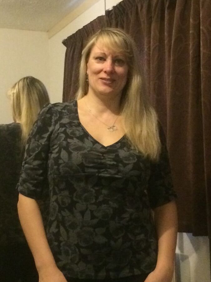 LOVELY BLONDE MILF